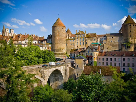 vente local Semur-en-Auxois  270 000€