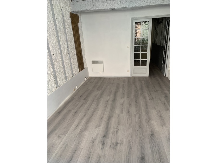 Location Local REVEL  380 €