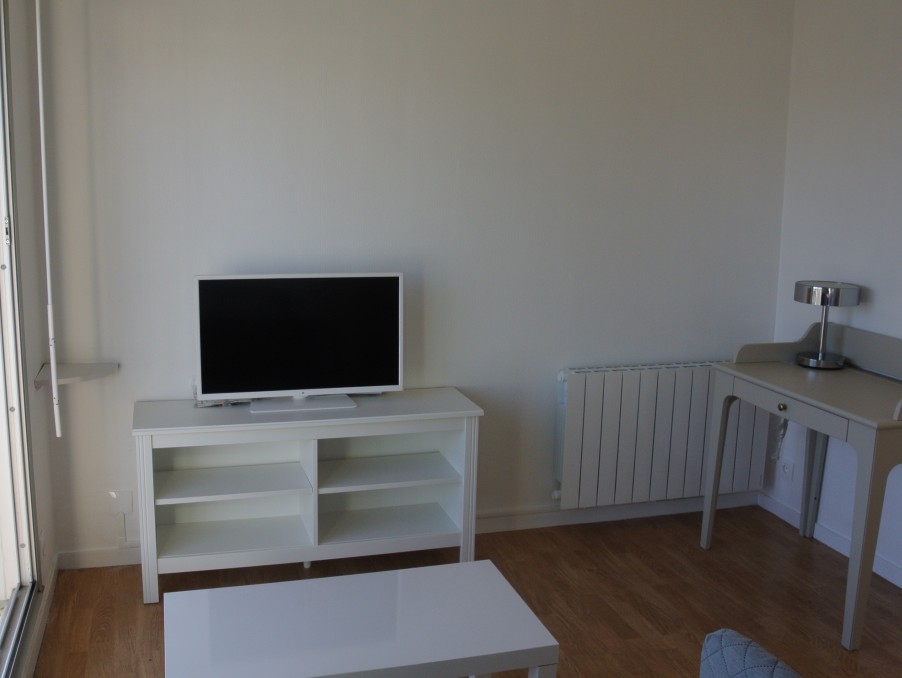 Location Appartement LA RICHE  550 €