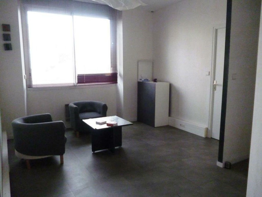 Location Local Liffre  650 €