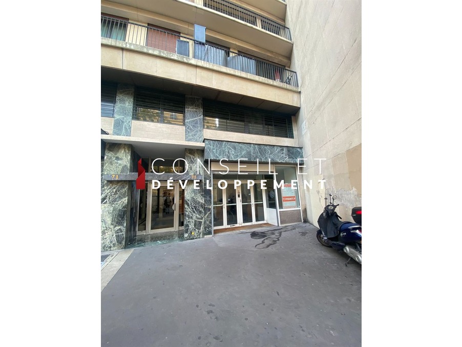 Location Local PARIS  270 000 €