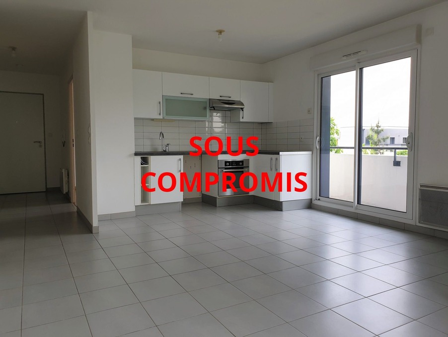 Vente Autre Orléans  180 500 €