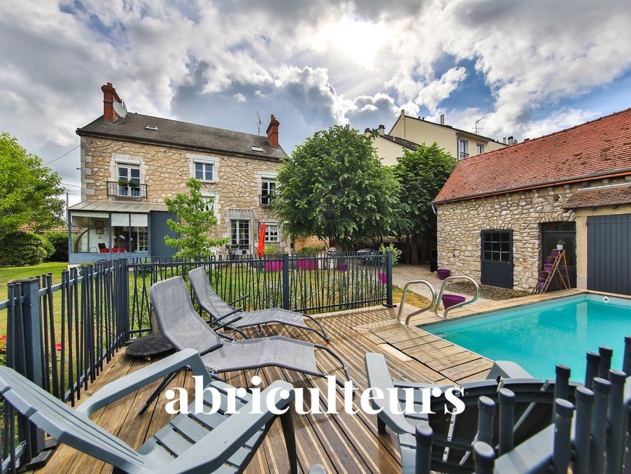 Vente Autre Montargis  592 000 €