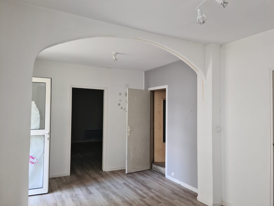 Location Local NEUVIC  400 €