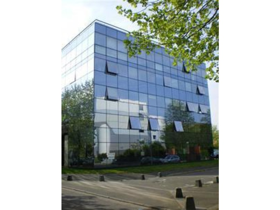 Location Local Guyancourt  675 €