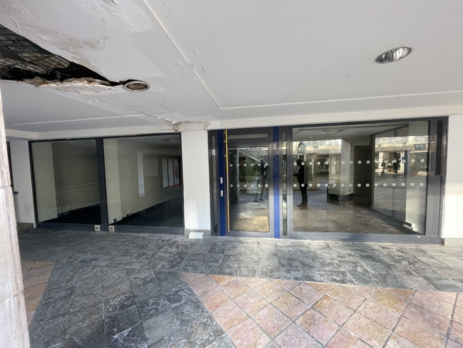 Location Local LA CELLE ST CLOUD 3 600 €