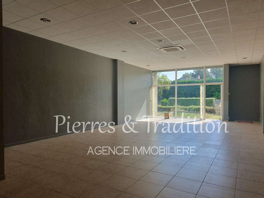 Location Local Oppède  950 €