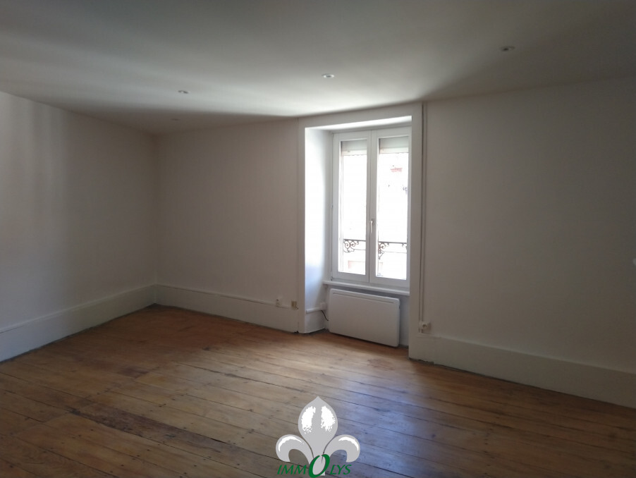 Location Appartement BEURE  725 €