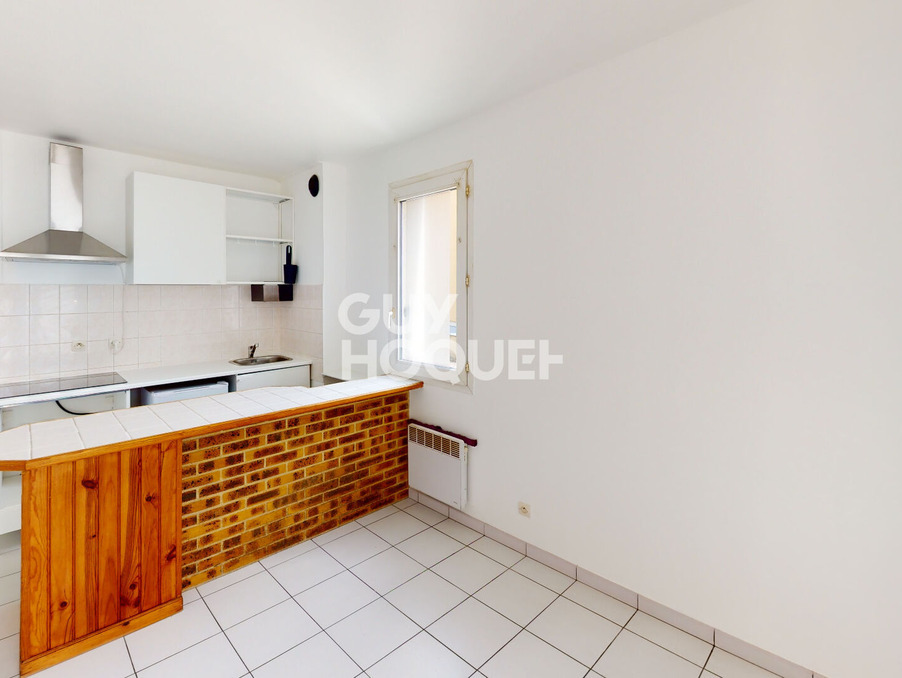 Location Appartement Epernon  600 €