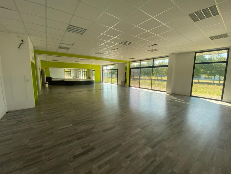 Location Local CHATEAUDUN 2 083 €