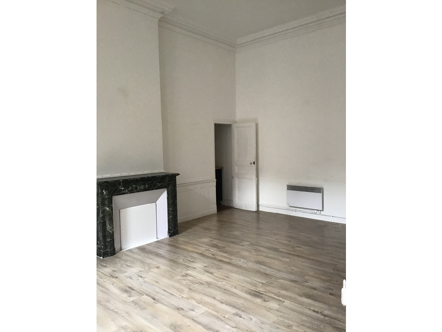 Location Local Marseille  690 €
