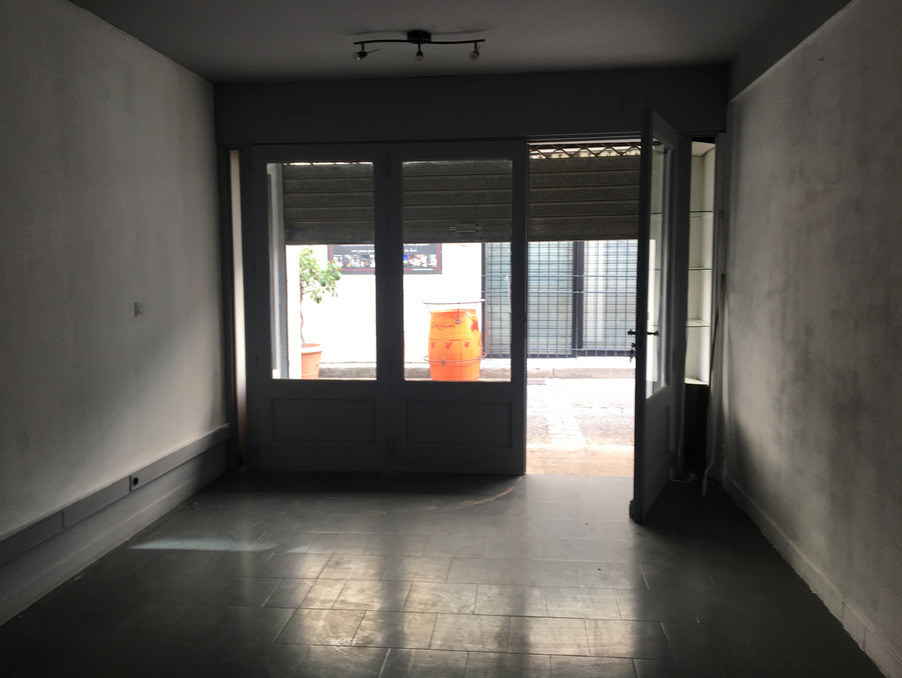 Location Local Aigues-Mortes  700 €