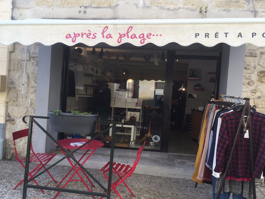 Location Local Aigues-Mortes  900 €