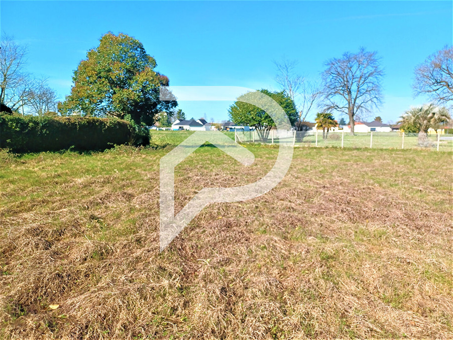Vente Terrain Artix 85 000 €