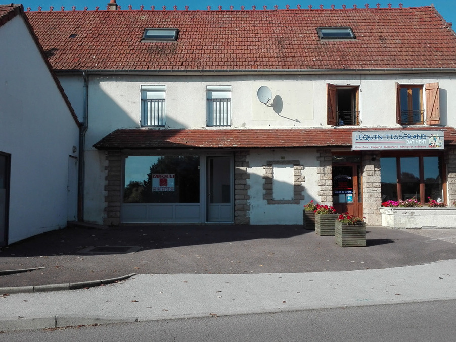 Location Local Epinac  580 €