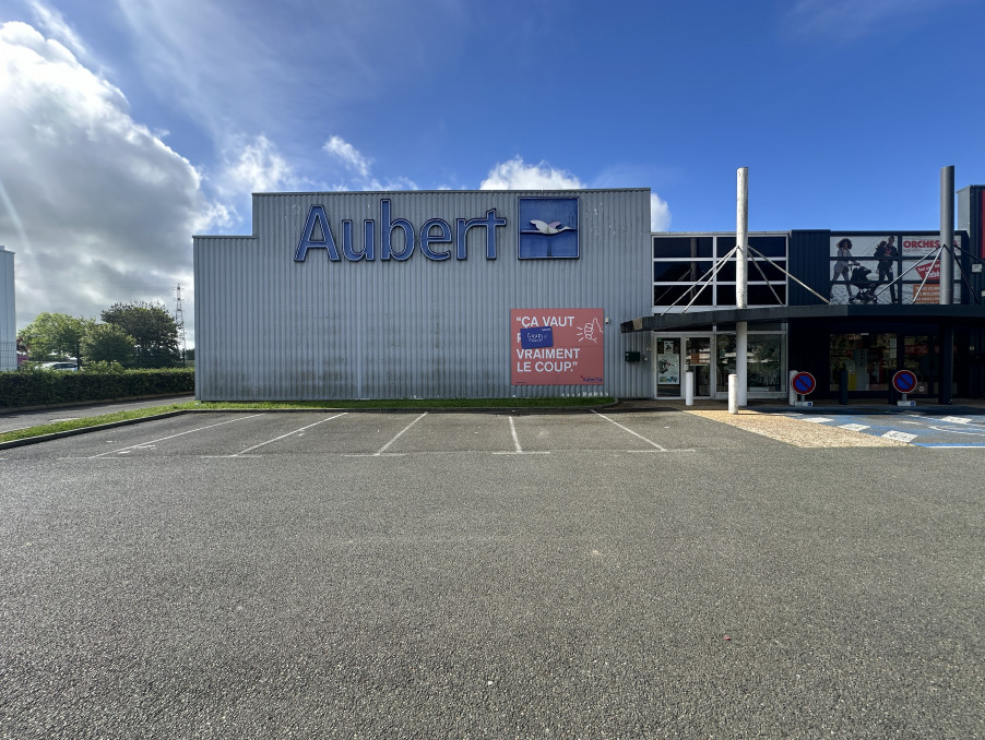Location Local LUISANT 6 391 €