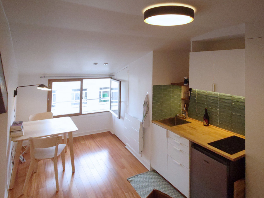 Location Appartement PARIS 10EME ARRONDISSEMENT  640 €