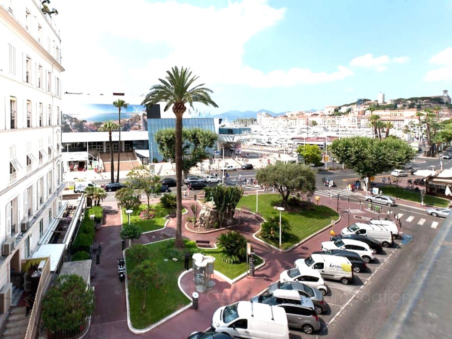Vente Local CANNES  300 000 €