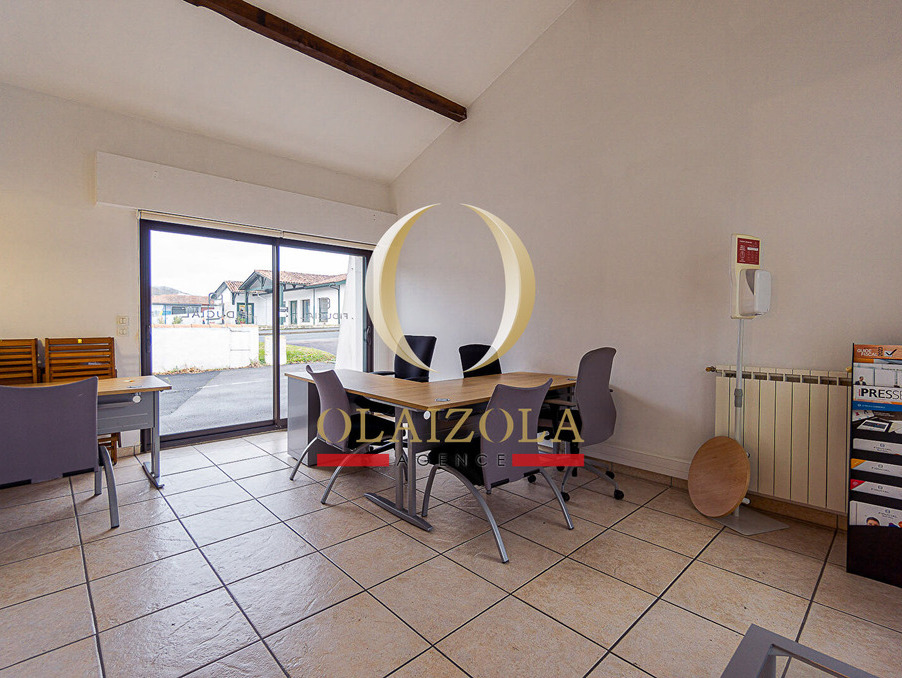 Location Local Saint pee sur nivelle 1 100 €