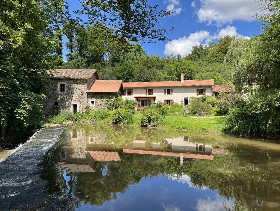 Vente Maison CONFOLENS  349 000 €