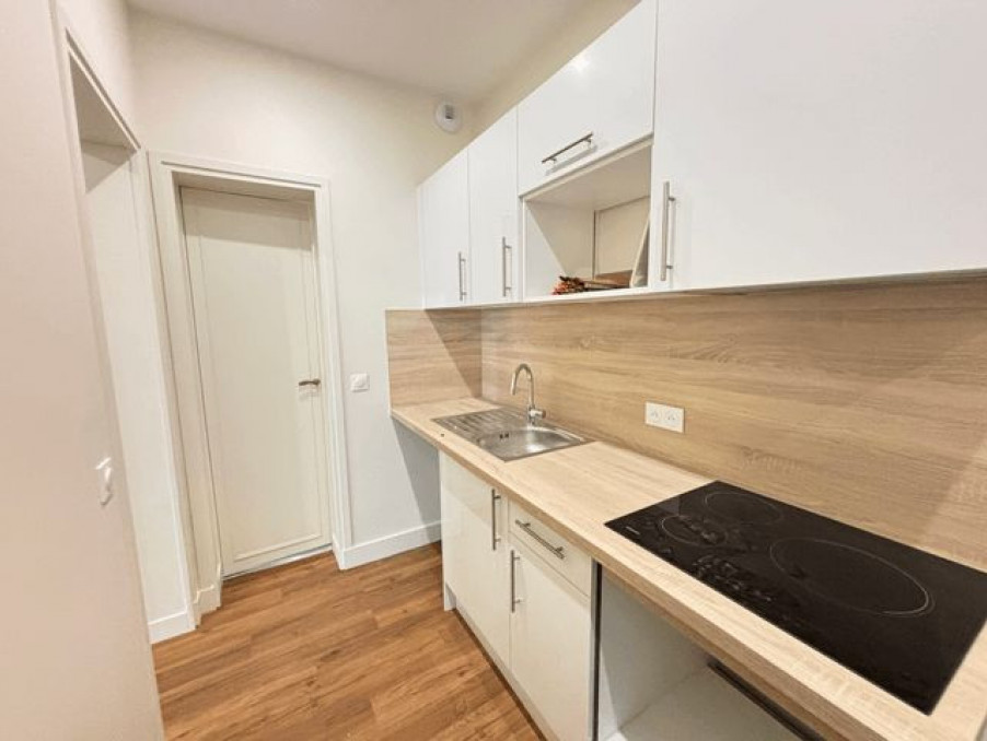 Location Appartement PARIS 16EME ARRONDISSEMENT  986 €