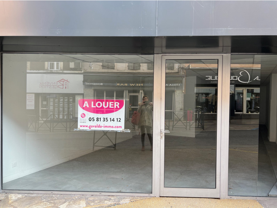 Location Local DECAZEVILLE  456 €