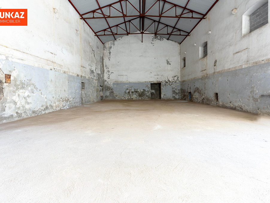 Location Local Saint-Pierre 8 033 €
