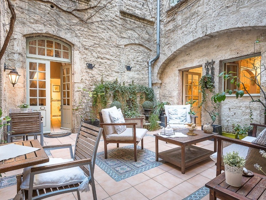 Vente Autre Pézenas 1 800 000 €
