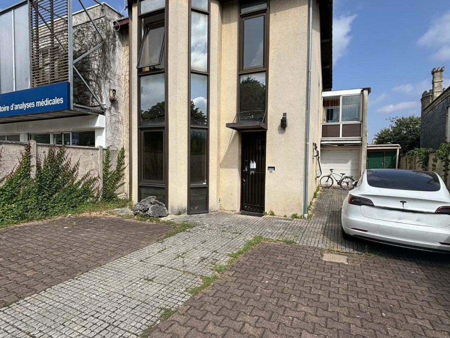 Location Professionnel PESSAC  890 €