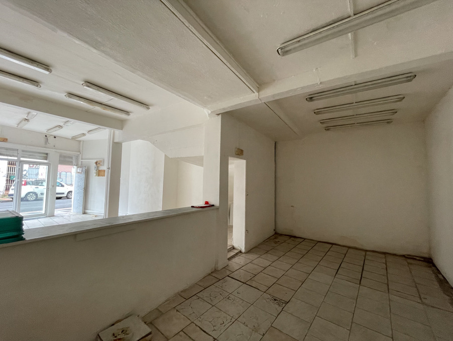 Location Local Pointe-à-Pitre  812 €