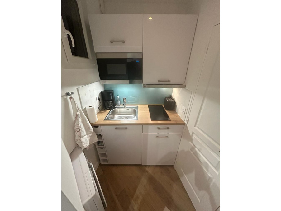 Location Appartement PARIS 17EME ARRONDISSEMENT  685 €