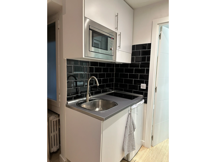 Location Appartement PARIS 15EME ARRONDISSEMENT  780 €