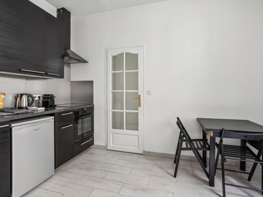 Location Appartement PARIS 15EME ARRONDISSEMENT  880 €