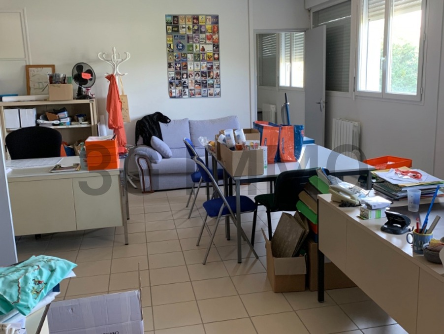 Location Local NIORT  900 €