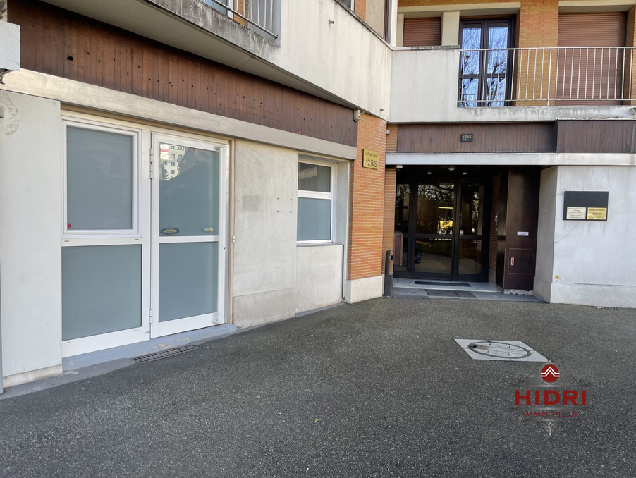 Vente Local Grenoble 69 000 €