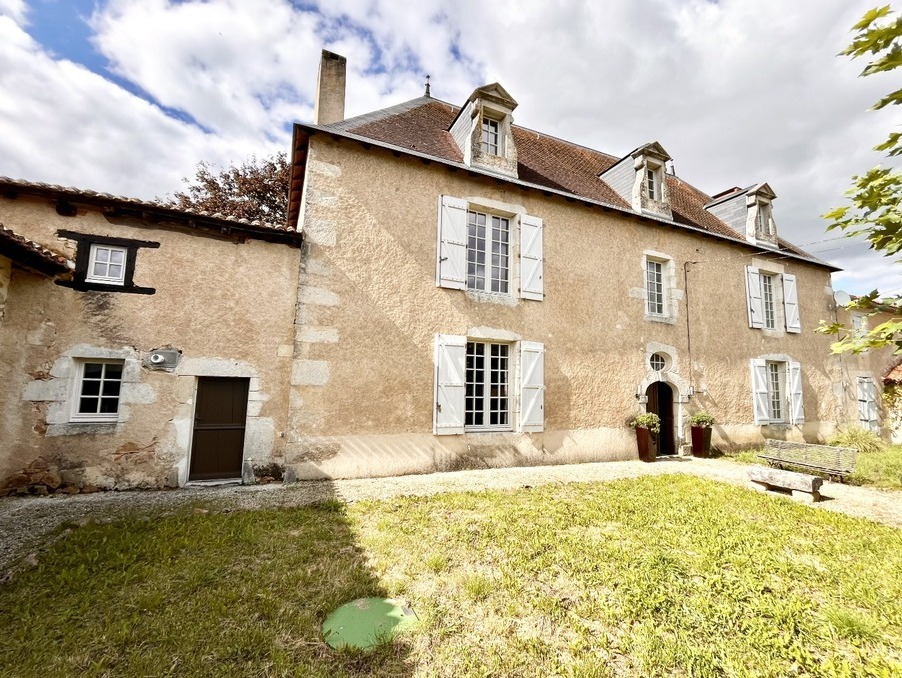 Vente Maison LUCHAPT  585 000 €