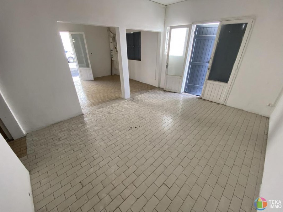 Location Professionnel Sainte Clotilde 2 000 €