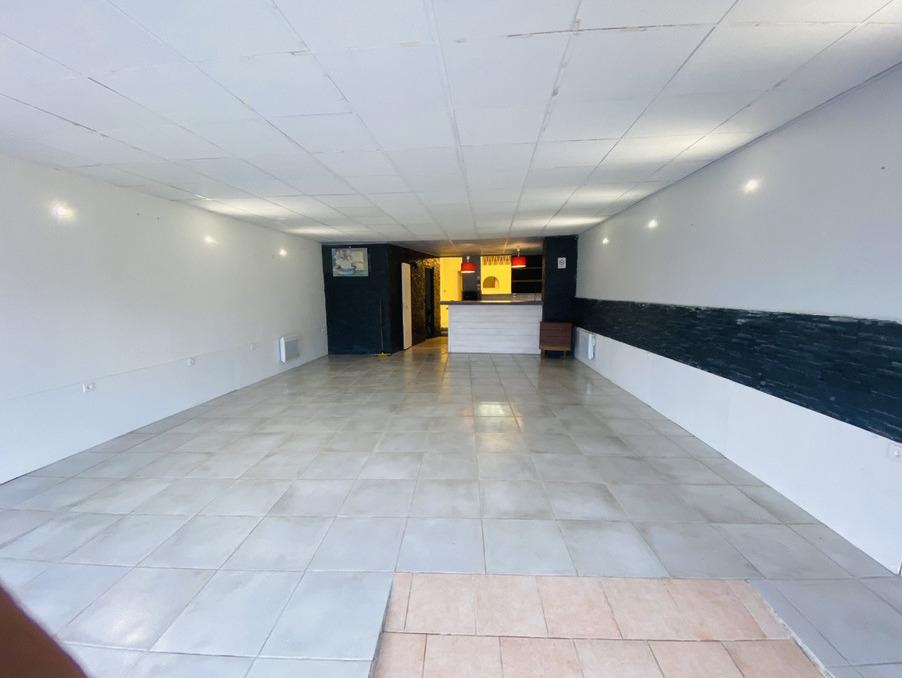 Location Local Saintes  750 €