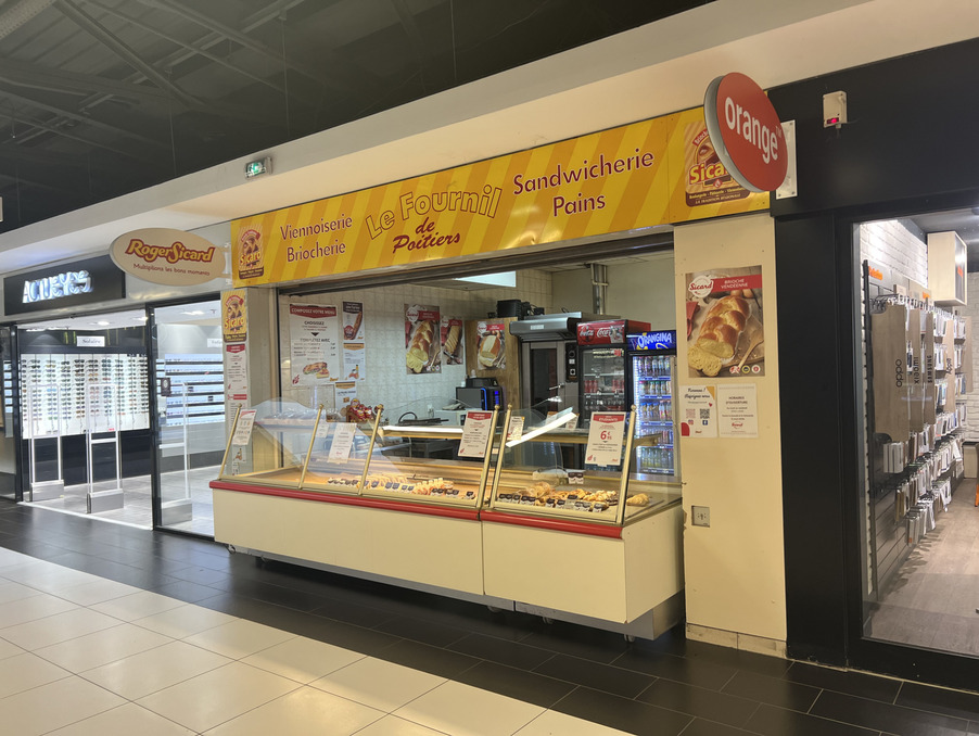 Vente Local Poitiers  160 500 €