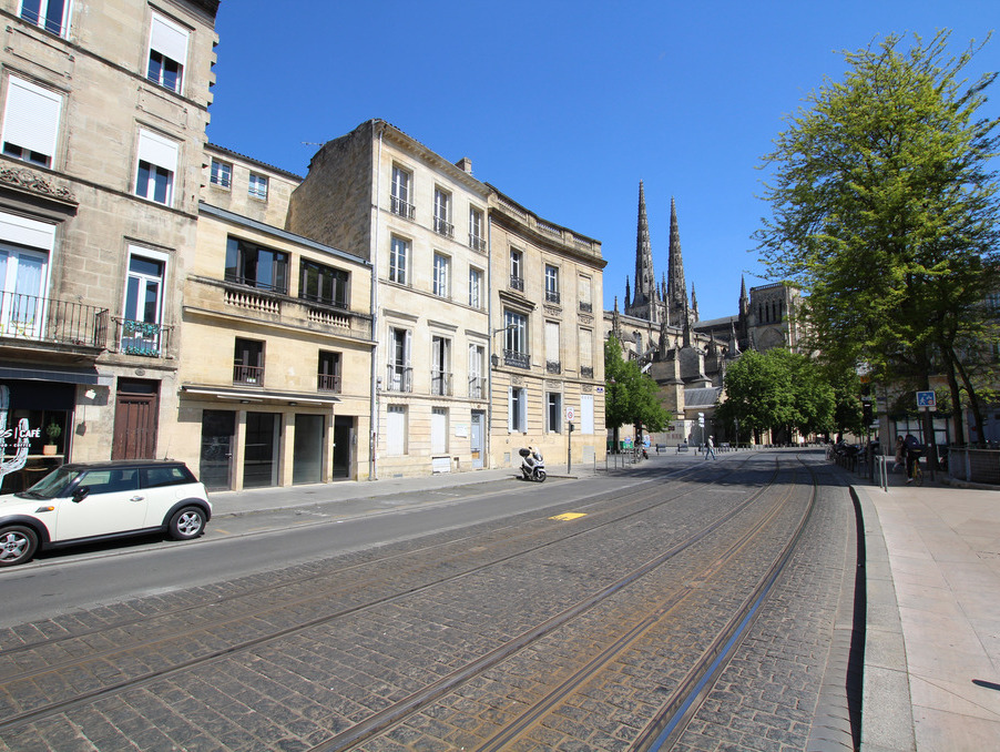 Location Local BORDEAUX 2 100 €