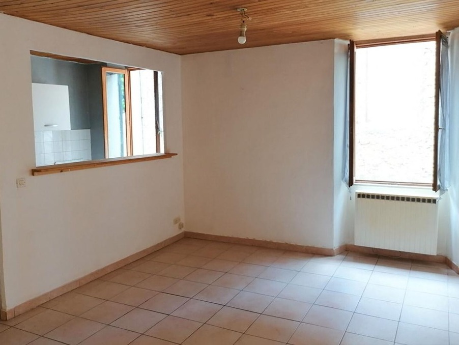 Location Appartement Tourves  510 €