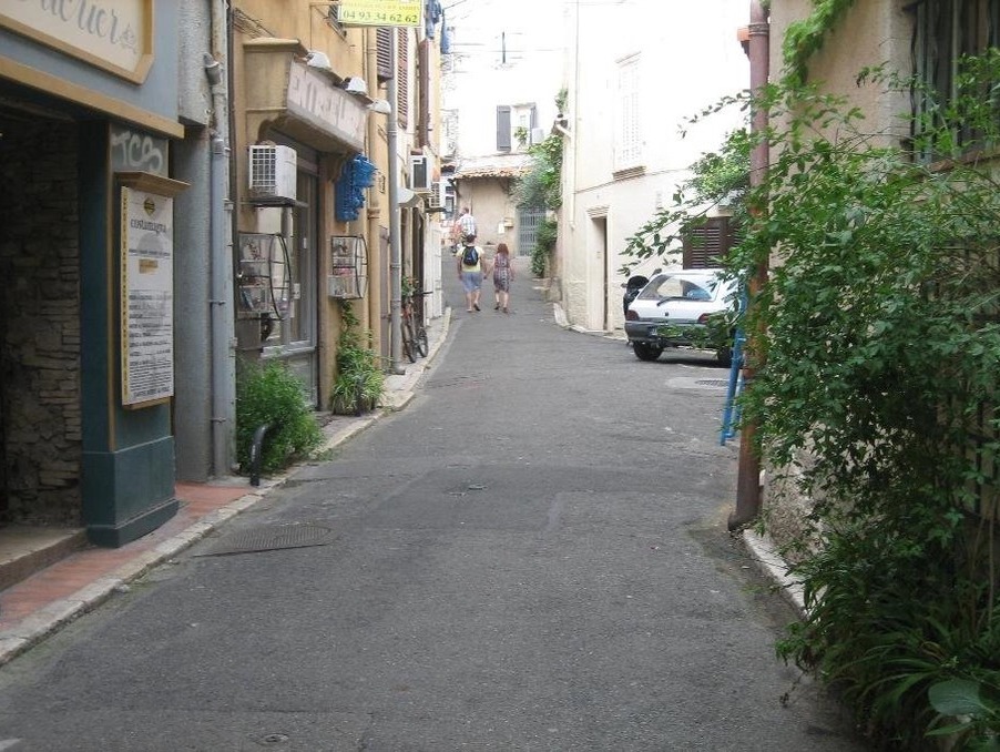 Location Local Antibes  850 €