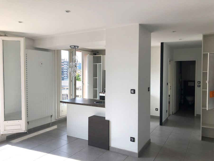 Location Appartement Échirolles  671 €