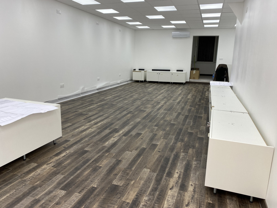 Location Local Aigues-Mortes 2 685 €