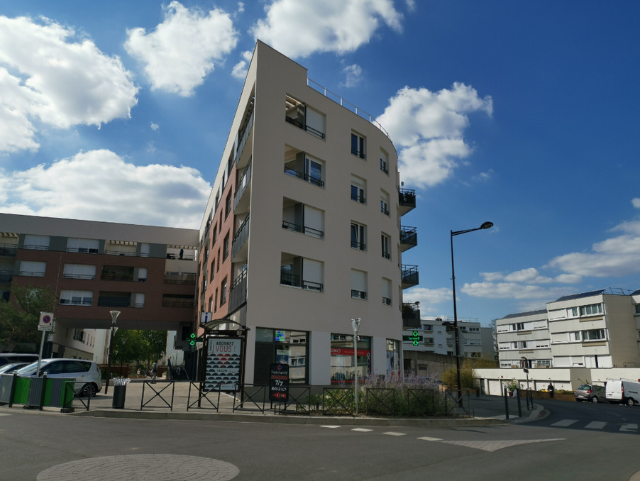 Location Appartement Les ulis  452 €