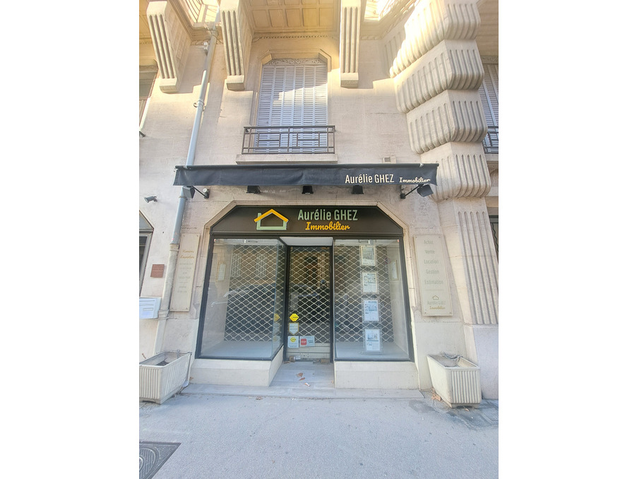 Location Local Marseille  738 €
