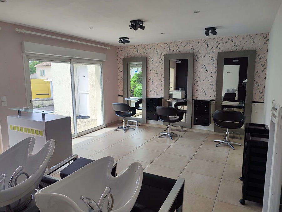 Location Local Saint Germain de Lusignan  500 €