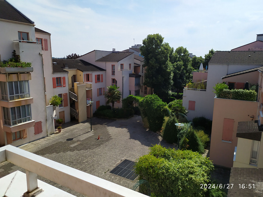 Location Appartement Les ulis  365 €