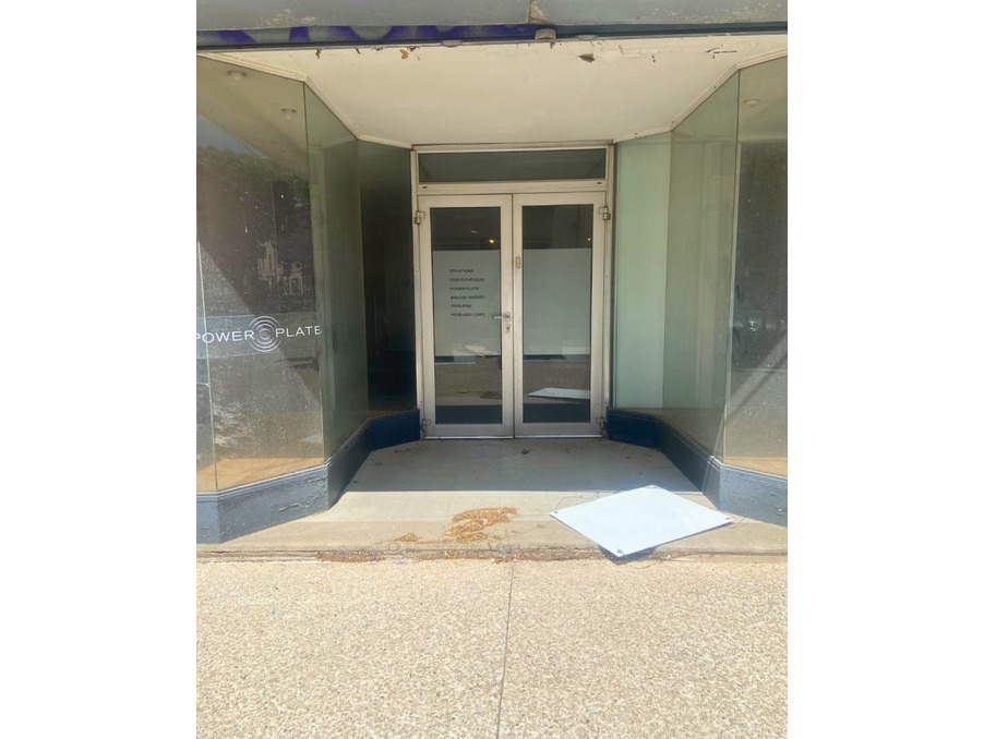 Location Local BAGNOLS SUR CEZE  700 €