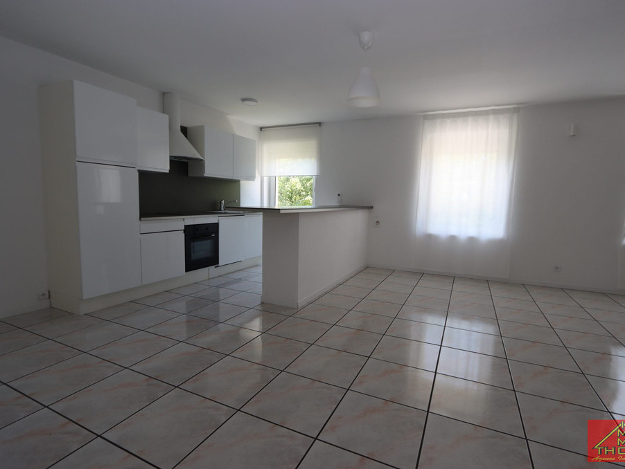Location Appartement Village-Neuf  990 €